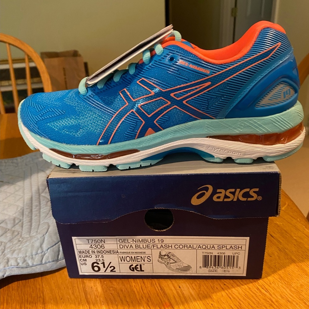 NWT! ASICS Gel-Nimbus 19 Sneakers